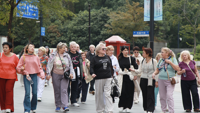 
政策红利持续释放，去年我国免签入境外国人人次增长近五成

